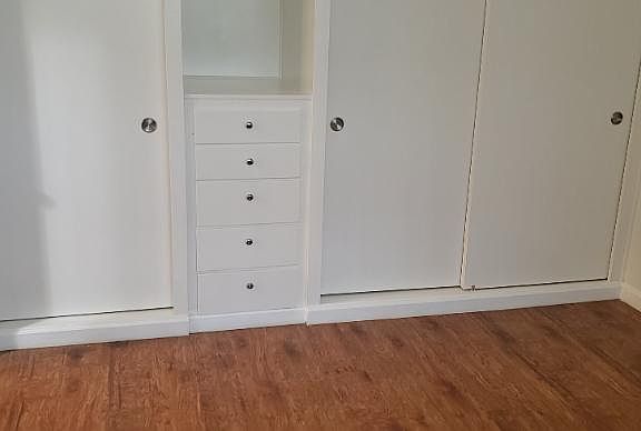 4th image of 11030 Moorpark St #13