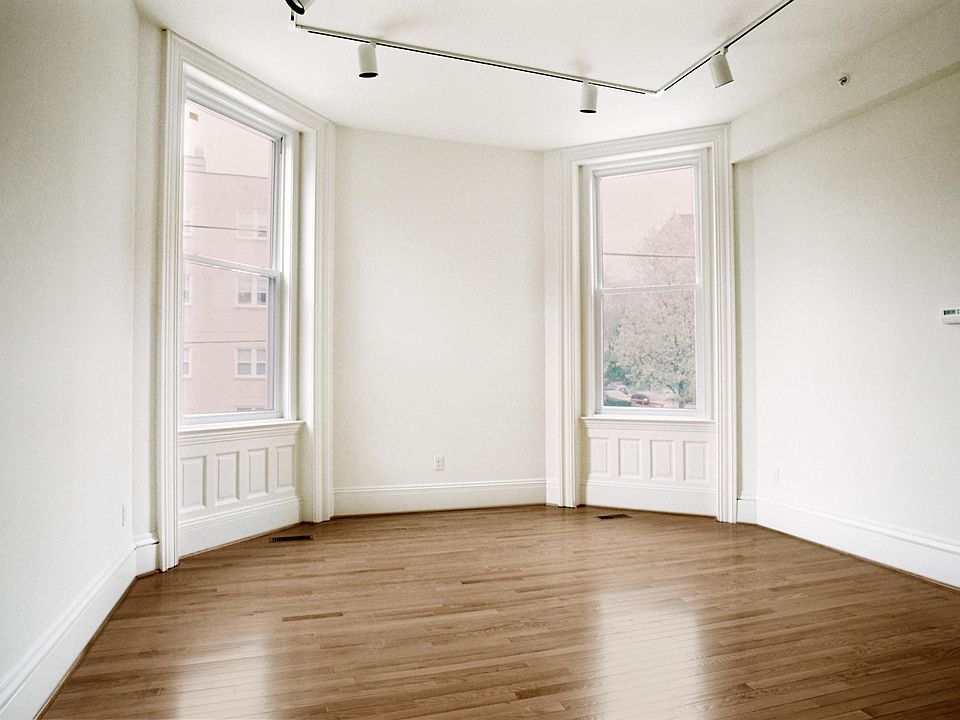 Building Photo 3
