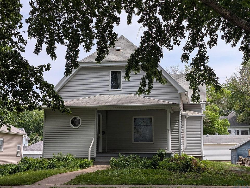 1st image of 305 N Elm St