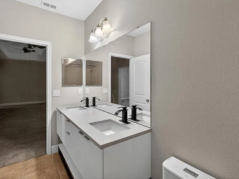 1389 Heritage Landings Dr — Photo 73