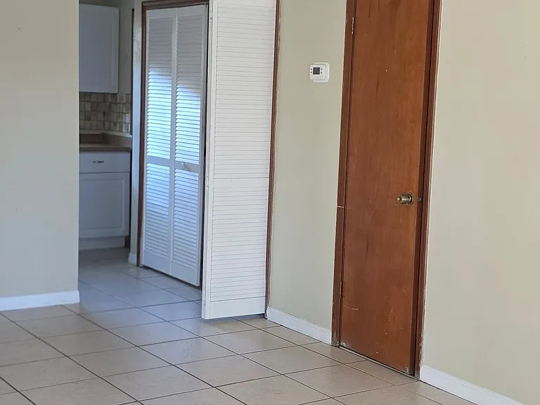 484 Tamarack St — Photo 3