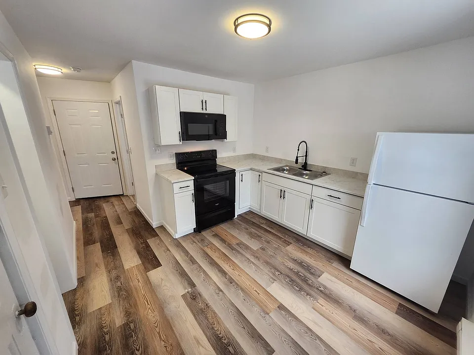32 William St #2
