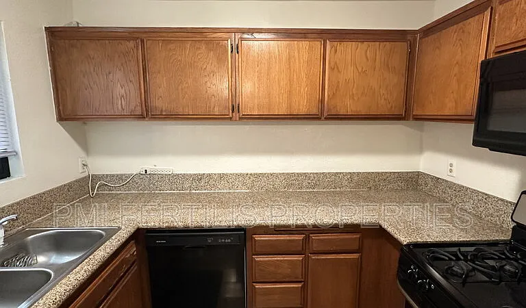 8331 Vineyard Ave #7 — Photo 10