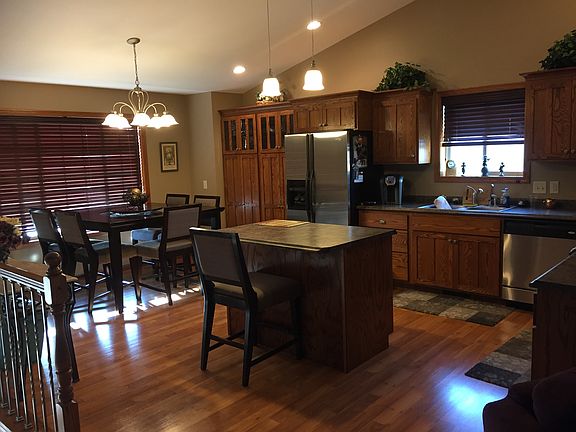 Spacious Custom Kitchen SS 