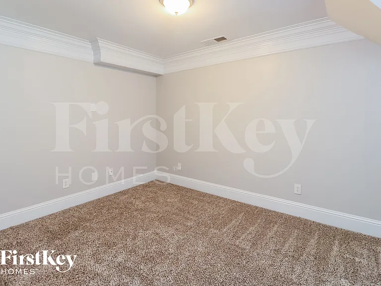 3120 Alhambra Cir — Photo 6