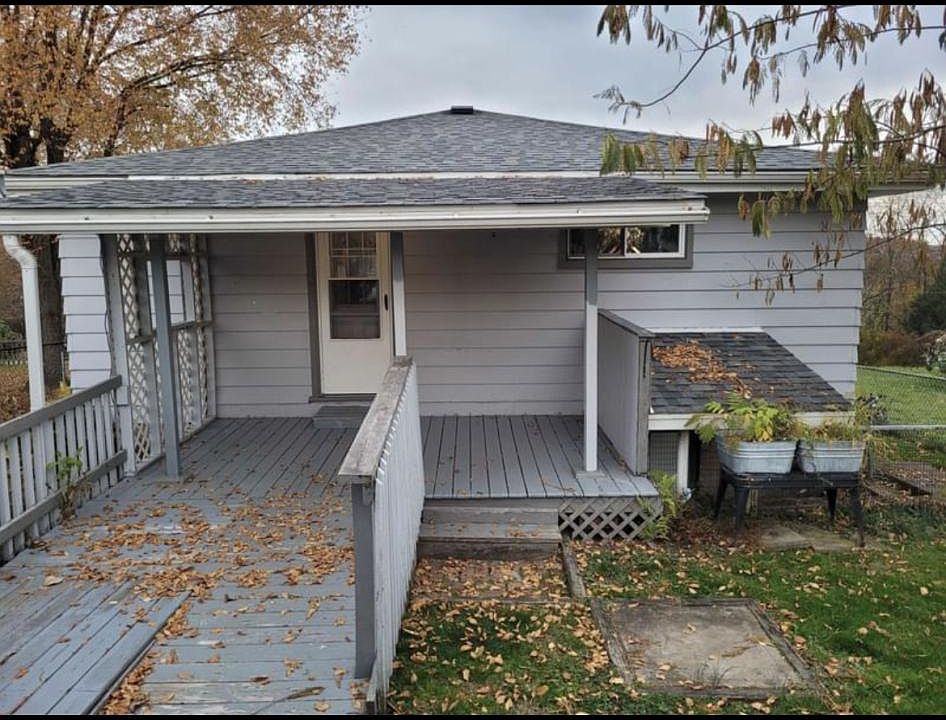 1st image of 318 Lentz St