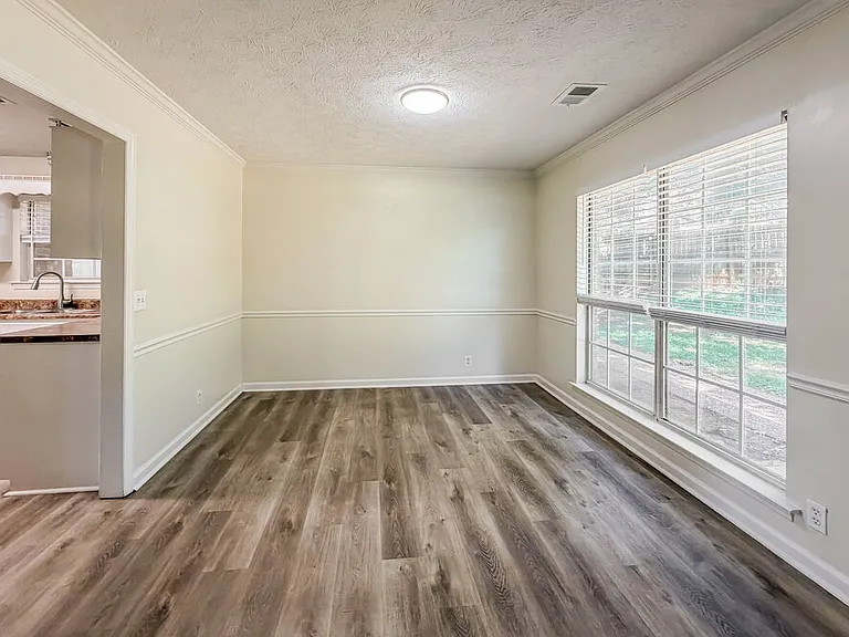 104 Carolina Ct — Photo 5