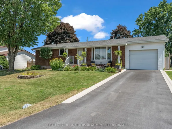 11 Chesterfield Dr, Loyalist, ON K7N 1M3