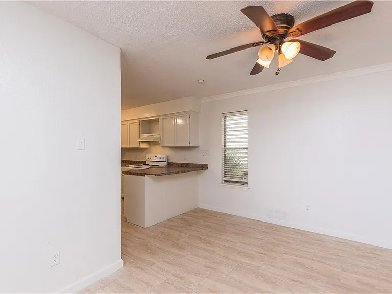5133 Middlecoff Rd — Photo 6