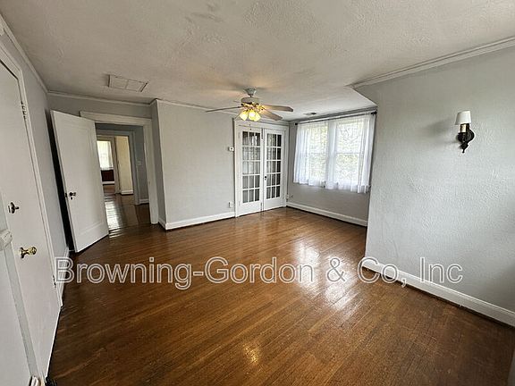 2nd image of 2903 Belmont Blvd #3
