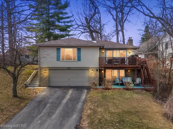 5832 Glen Echo Dr, Howell, MI 48843
