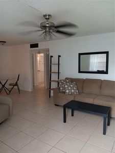30 SE 4th Ave #102, Hallandale Beach, FL, 33009