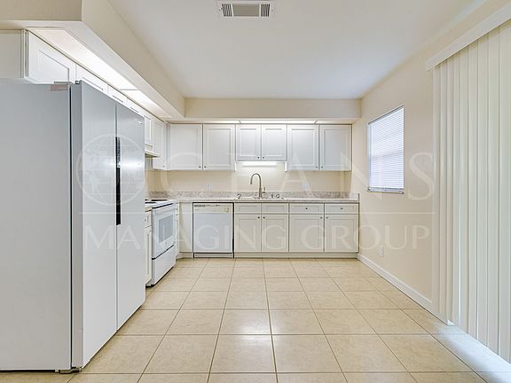 3rd image of 1608 Palmer Dr