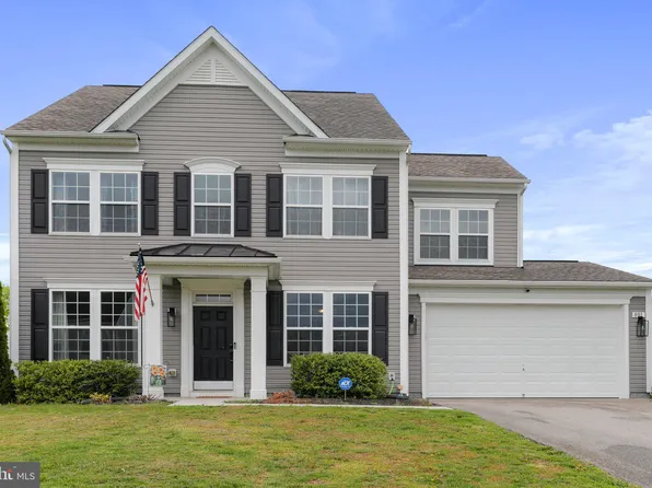 801 Bristol Dr, Greencastle, PA 17225