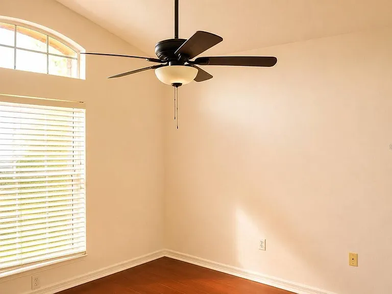 145 Thornbury Dr — Photo 10