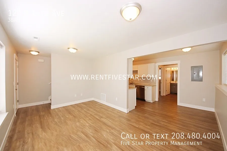Stunning 3 Bedroom 3 Bathroom Townhome Built in 2020! — Photo 2