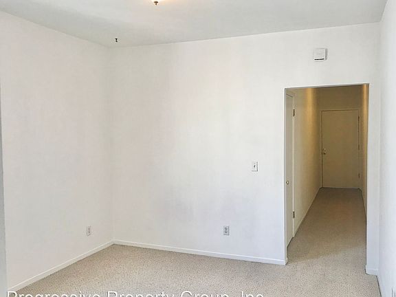 3rd image of 582 Grove St APT 2