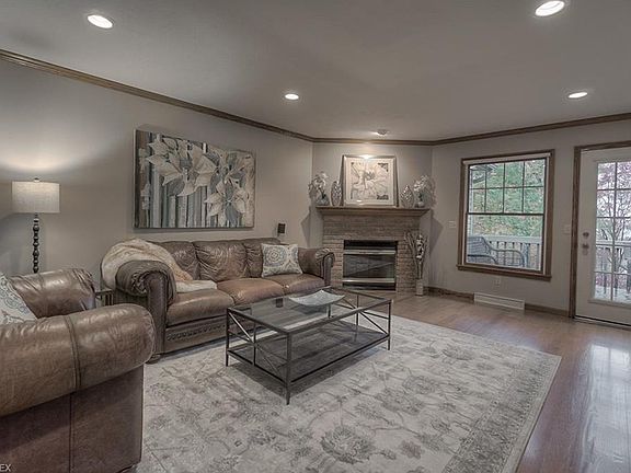 5th image of 2251 Oak Tree Dr NW