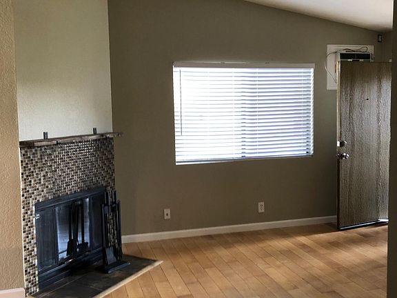 4th image of 4225 Illinois St #6