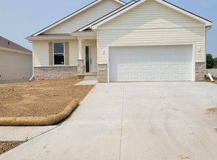 17516 Greenleaf St, Omaha, NE 68136