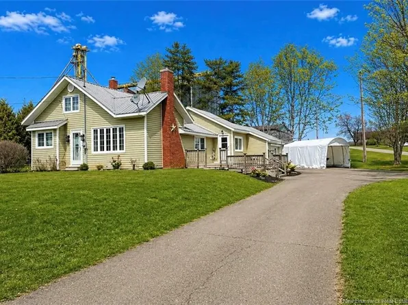 834 Central St, Centreville, NB E7K 2E7
