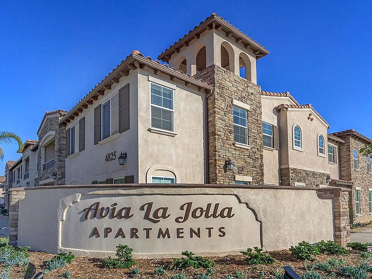 Avia La Jolla — Photo 111