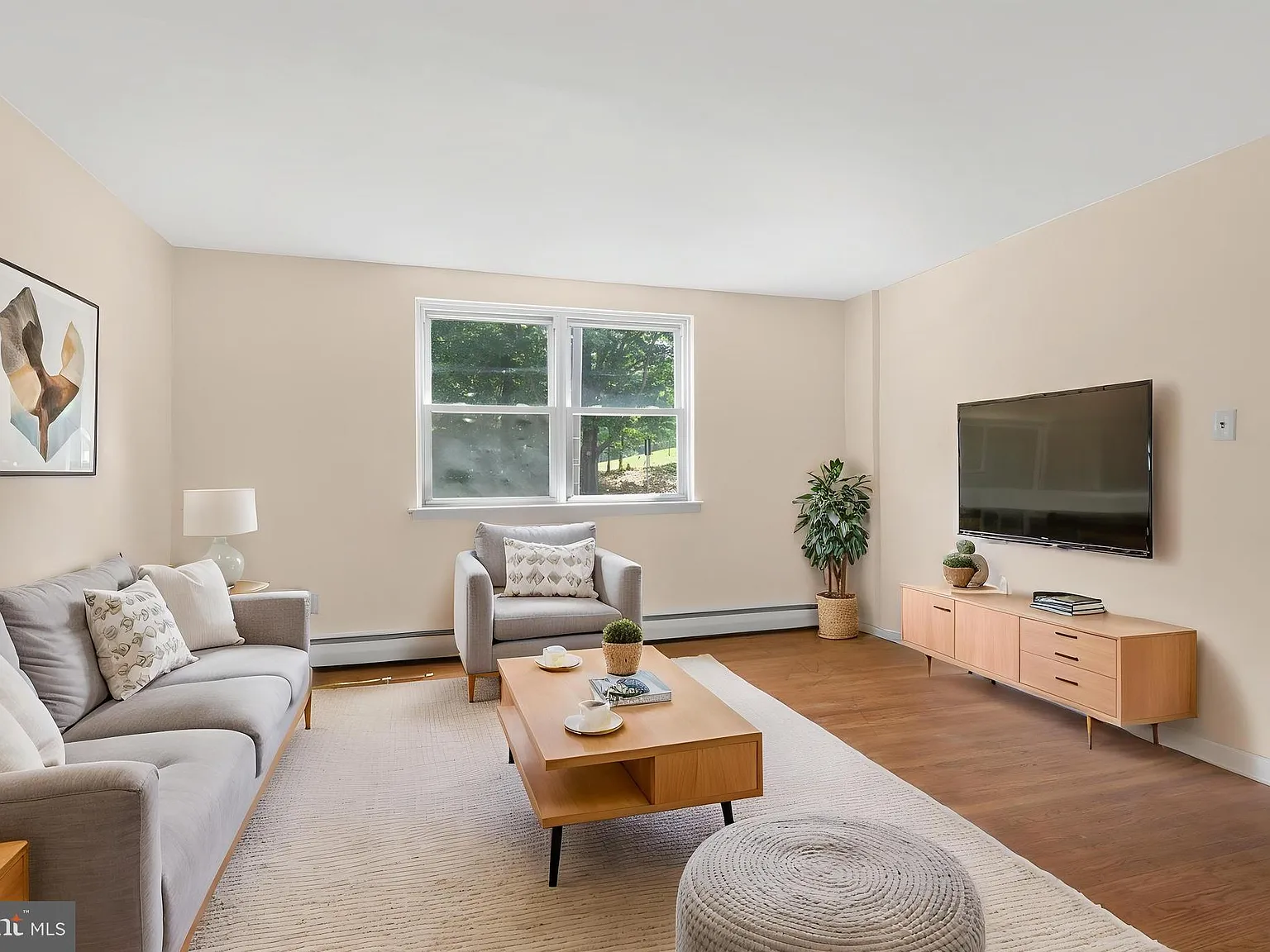 2 bed, 1.0 bath, 800 sqft, $1,395 — Photo 1
