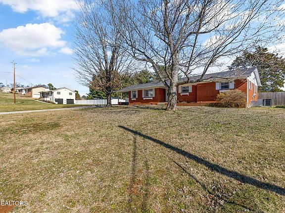 4th image of 2600 Lesa Ln