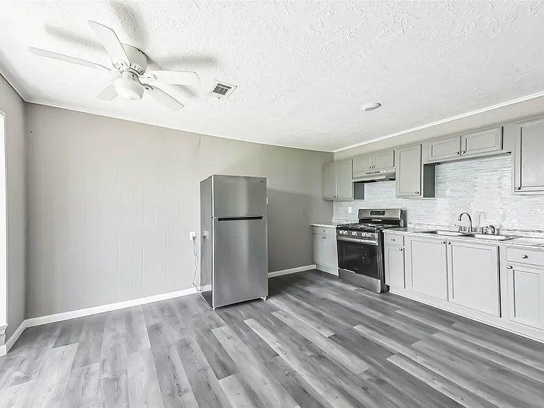 14249 Brownsville St — Photo 6