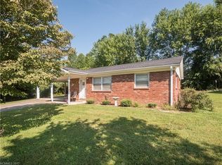 901 Rutledge Anx, Hendersonville, NC 28739