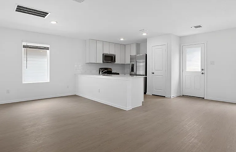 Axis at Veranda Rental Homes — Photo 12