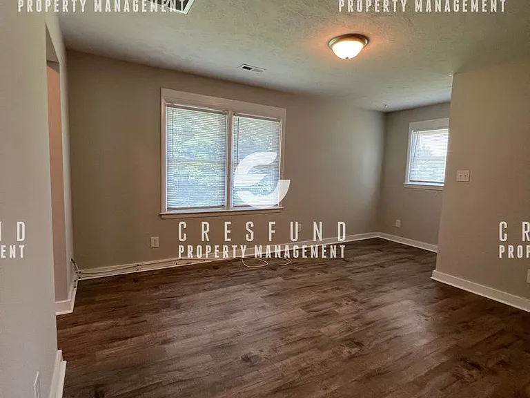 2nd Floor Spacious & Updated 1 Bed, 1 Bath Apartment — Photo 4