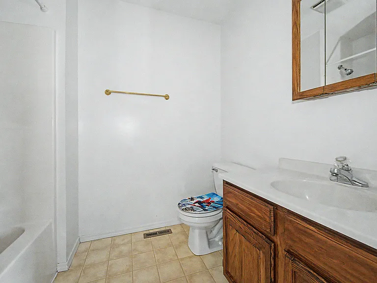 1004 Doral Dr — Photo 11