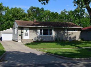 2506 10th St N, Fargo, ND 58102
