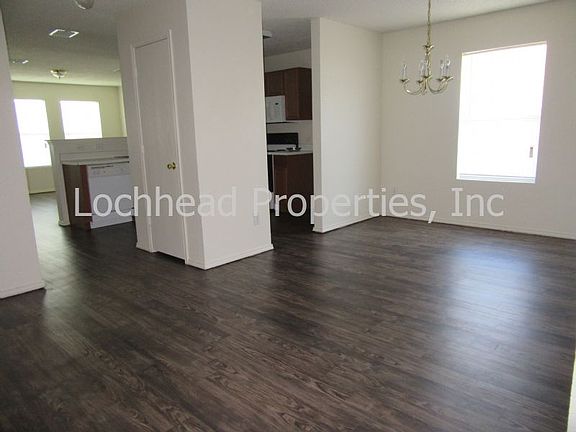 2nd image of 1819 Willowbrook Dr