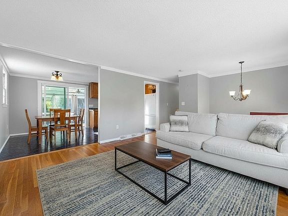 5th image of 70 Westwind Rd