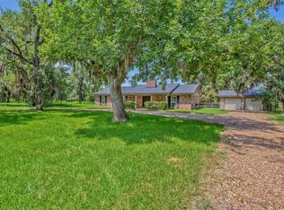 609 Hackamore Rd, Wallis, TX 77485