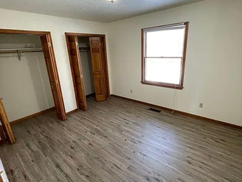 2nd image of 718 & 722 8th Pl SW #718