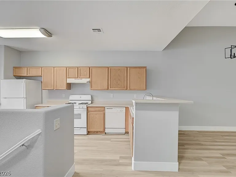 673 Peachy Canyon Cir #203 — Photo 7