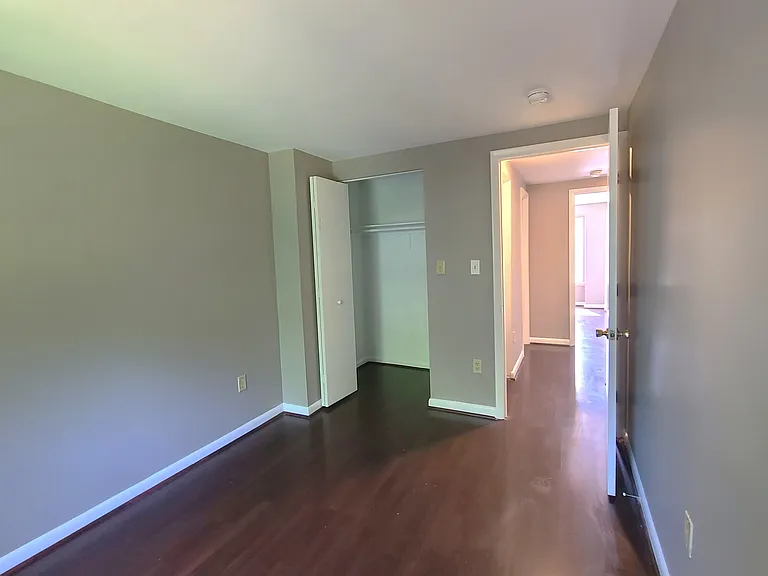 8401 Pioneer Dr — Photo 18