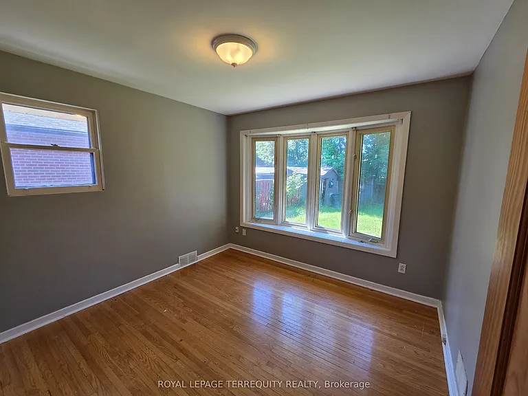 319 Hillcroft St #MAIN — Photo 6