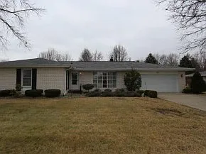 1700 Reynolds Dr photo 1