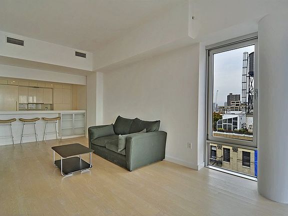 4th image of 50 Franklin St Ph B