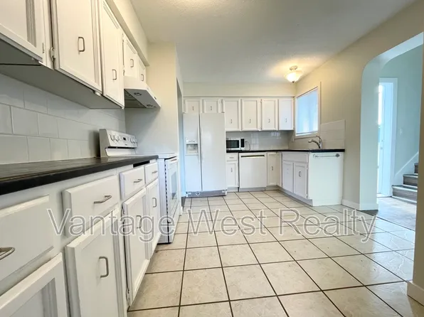 2640 Ethel St Unit A, Kelowna, BC V1Y 8C8