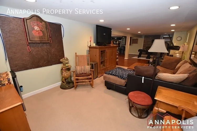 957 Highpoint Dr — Photo 8