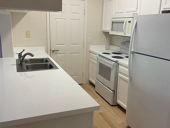 4th image of 221 Colima Ct Unit 1022