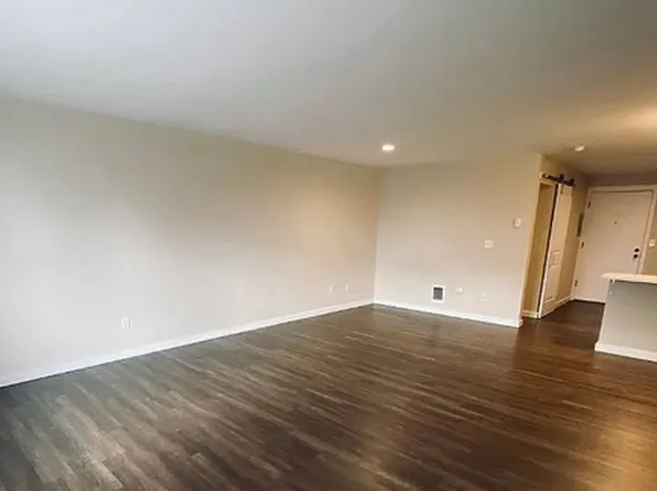 630 SW 149th St APT 200, Burien, WA 98166