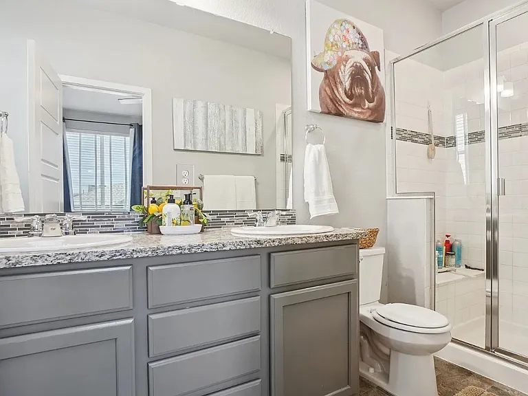 674 E Hinsdale Ave — Photo 9