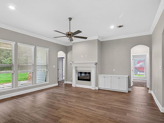 2nd image of 8128 Myrtlewood