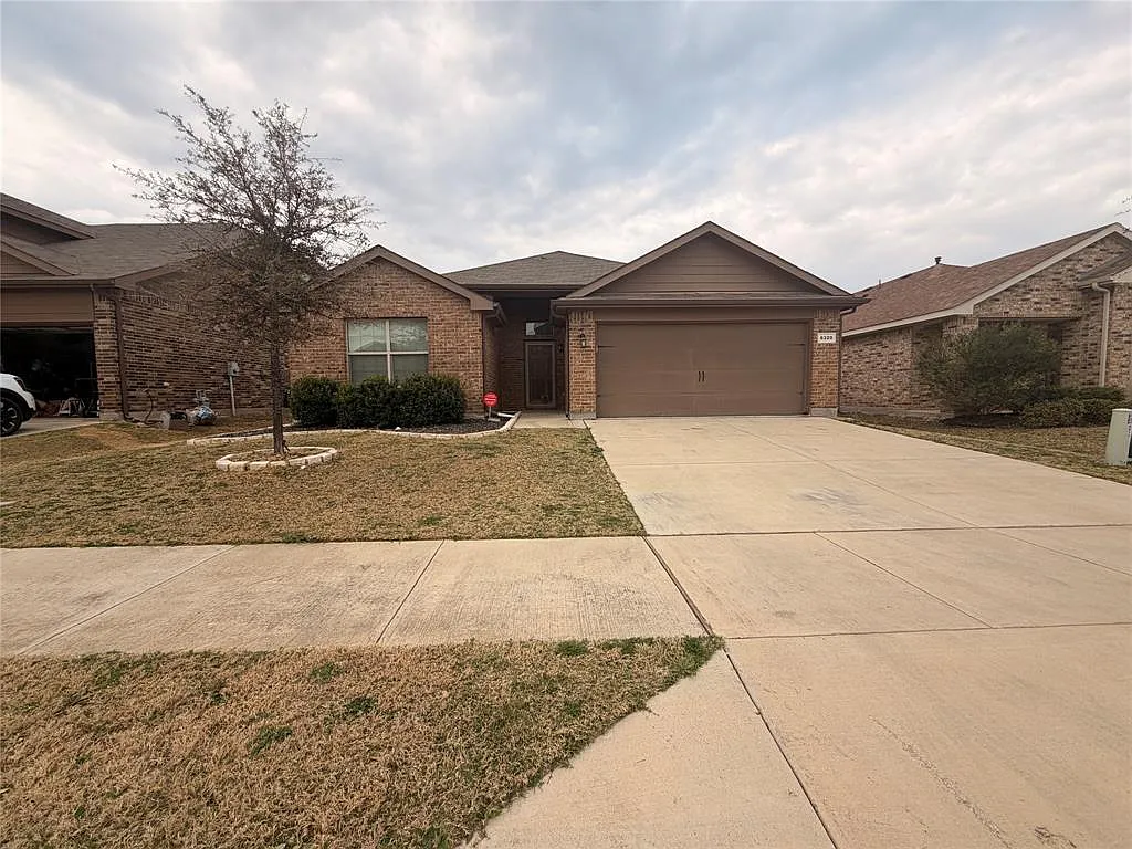 4 bed, 2.0 bath, 1792 sqft, $2,095 — Photo 1
